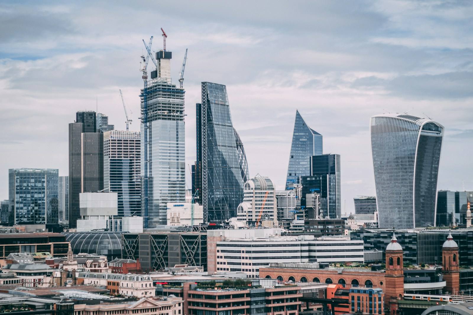How Reliable IT Support Minimises Downtime for London’s Financial and Professional Services